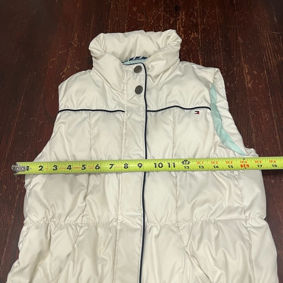 Tommy Hilfiger white puffer vest with pockets and embroidery detail - Picture 4 of 14